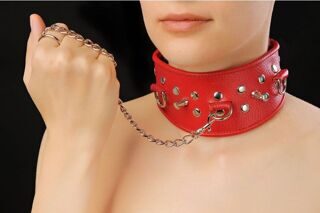 Ошейник с шипами и поводком из натуральной кожи красный